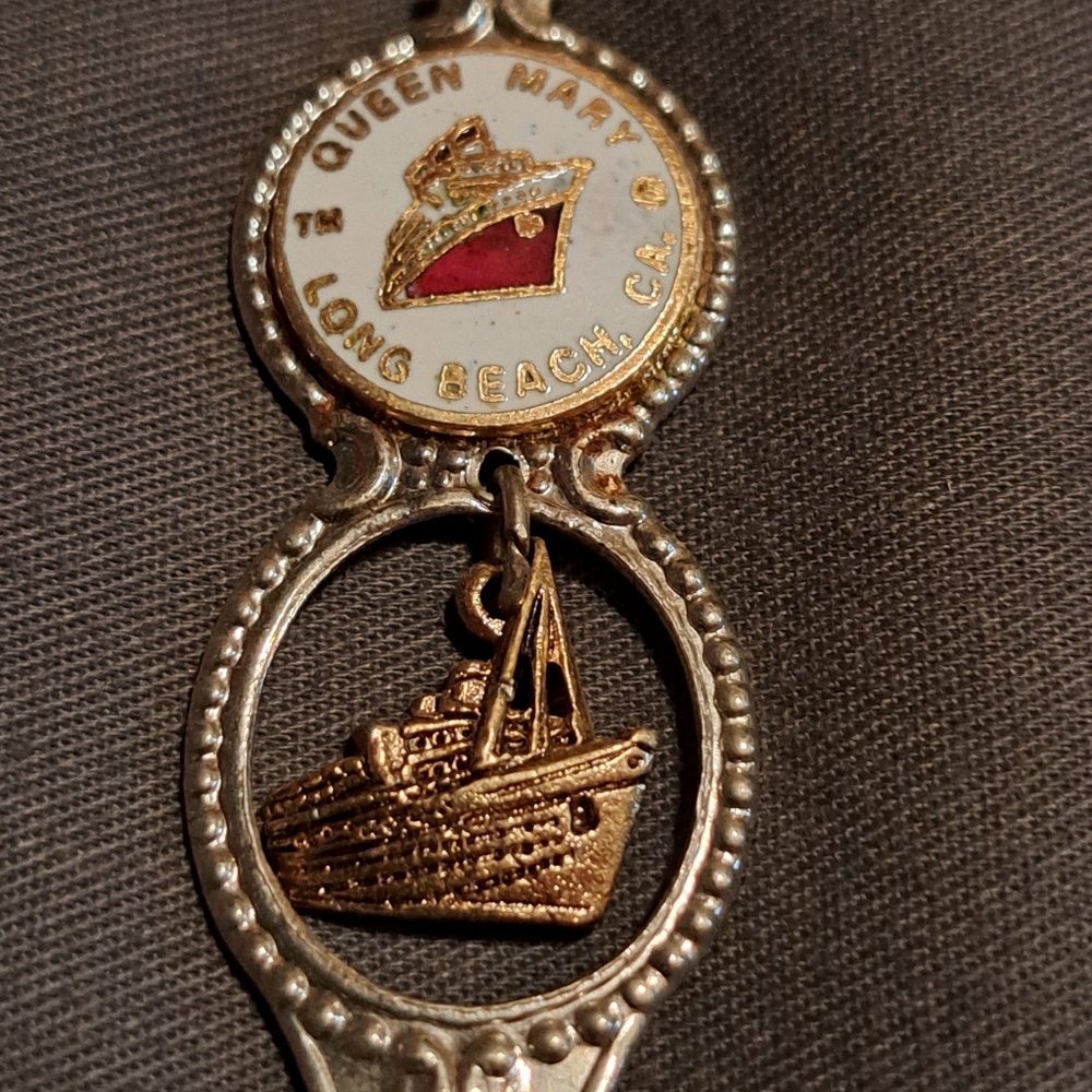 3 Souvenir Spoons - Picture 2 of 7